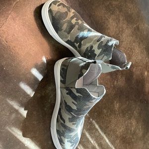 Camouflage wedge sneakers, size 7.5, new without box